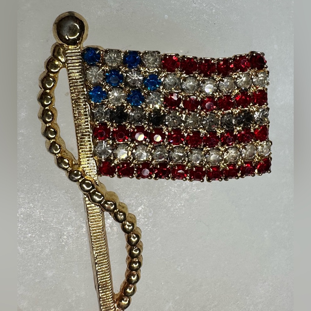 American Flag Pin Red, White and Blue Crystals on Gold Tone Metal. ￼